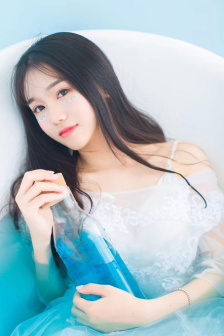 两个女孩子开车细写
